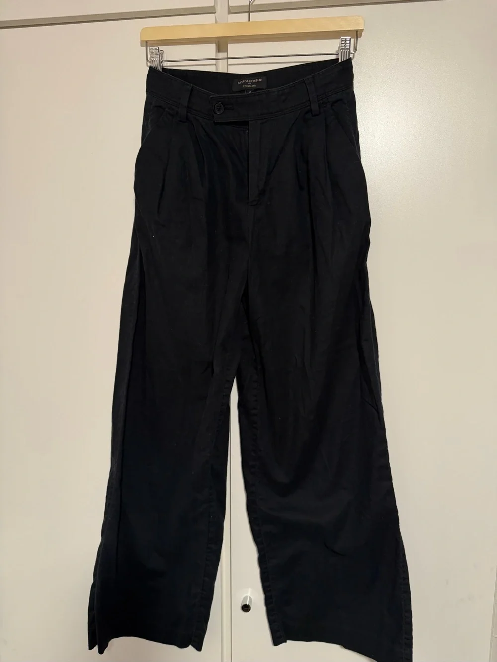 LOT OF 2 Banana Republic Linen-Blend Pants in Light Beige and in Black